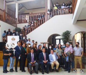 Delegación de estudiantes y docentes de la Facultad de Ciencias Políticas y Jurídicas de la Universidad Mayor de San Simón