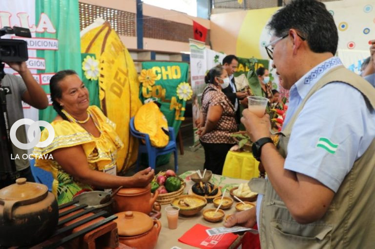 Edgar Pary Chambi, Ministro de Educación.