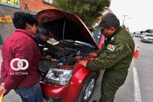 Inspección técnica vehicular en La Paz. Foto: archivo