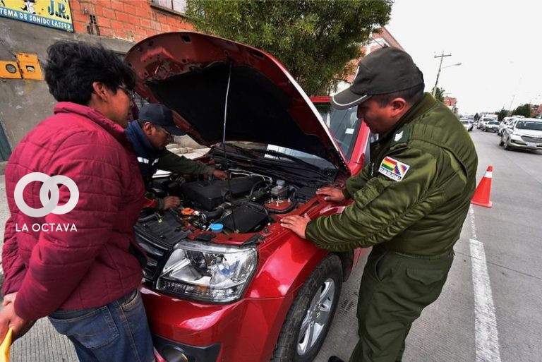 Inspección técnica vehicular en La Paz. Foto: archivo
