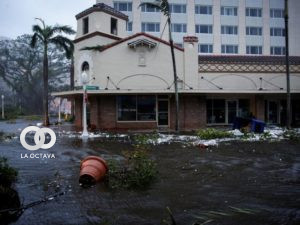 Apagones e inundaciones son lo que deja el huracán Ian al pasar por Florida.
