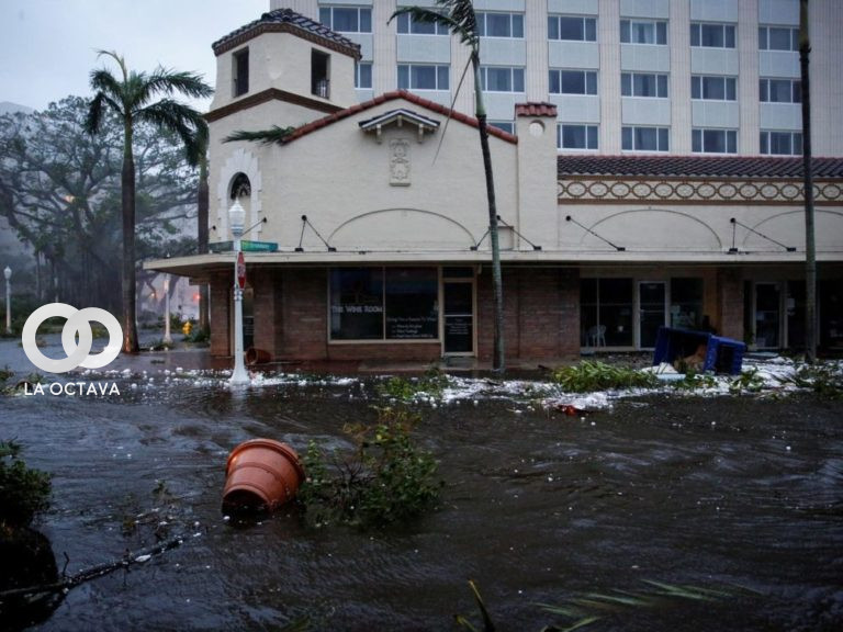 Apagones e inundaciones son lo que deja el huracán Ian al pasar por Florida.