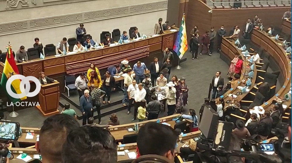 Asamblea legislativa al momento de realizar la elección del nuevo Defensor del Pueblo.