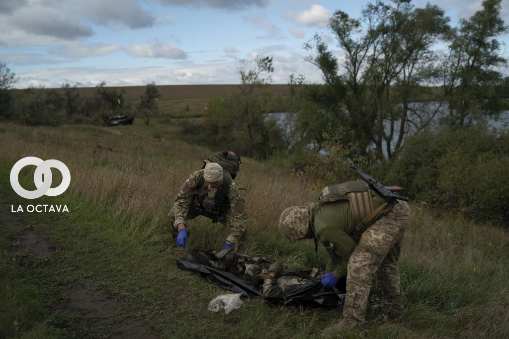 Soldados ucranianos luego de ser atacados