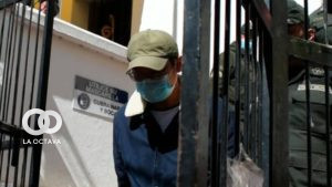 El momento en el que el empresario chino es trasladado a la ciudad de La Paz, para enfrentar un segundo proceso en su contra.