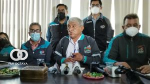 Iván Arias, inaugura la reunión de aclaración para empresas interesadas en la industrialización de residuos.