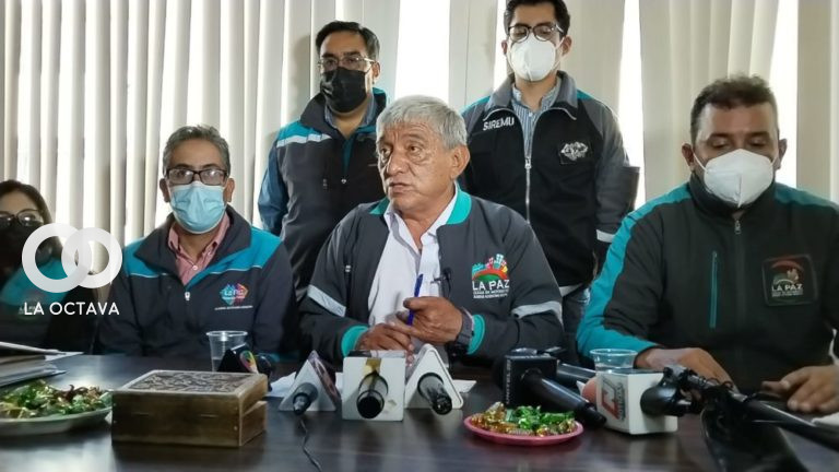 Iván Arias, inaugura la reunión de aclaración para empresas interesadas en la industrialización de residuos.