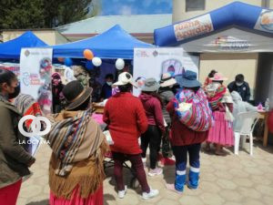 Personas se reunen para ser atendidos en la Feria organizada por el Ministerio de Salud.