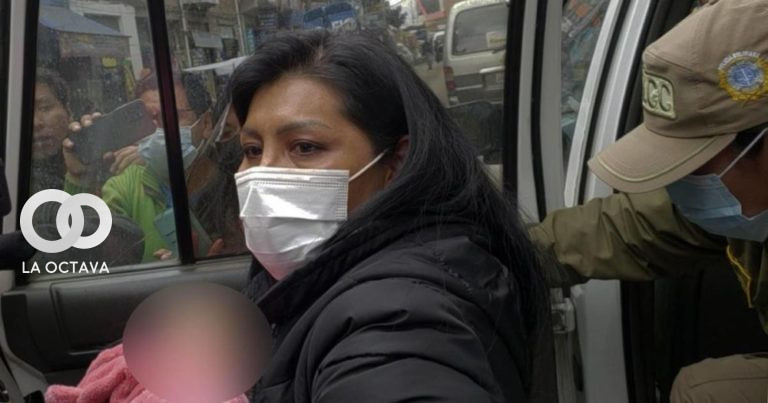 Soledad Chapetón es detenida con su hija en brazos