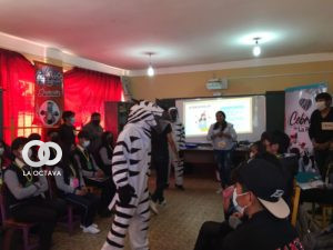 Cebras brindan orientación a estudiantes.
