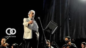 Compositor español, Plácido Domingo junto a la Orquesta Filarmónica de Santa Cruz.