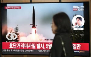 Corea del Norte lanza dos nuevos misiles, como advertencia a EEUU y Corea del Sur.