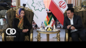 Embajadora de Bolivia en Irán, Romina Pérez, en reunión con el alcalde de Tabriz, Yaqub Hoshia. Foto. IRNA