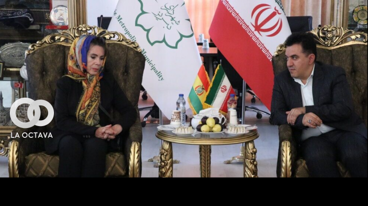 Embajadora de Bolivia en Irán, Romina Pérez, en reunión con el alcalde de Tabriz, Yaqub Hoshia. Foto. IRNA