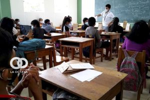 Estudiantes retornan a clases en la modalidad presencial en la ciudad de Santa Cruz.