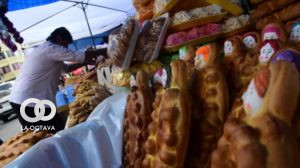 Feria de Todos Santos ofrece productos para el armado de mesas.