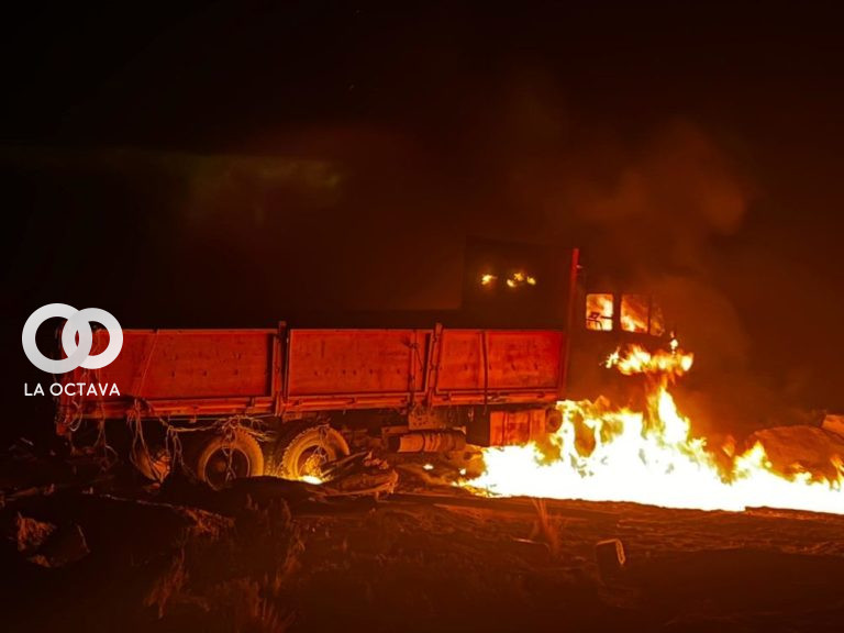 Incineración de un camión utilizado para el contrabando.