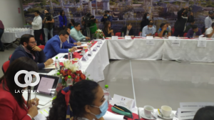 La mesa de diálogo en Santa Cruz. Foto. ABI