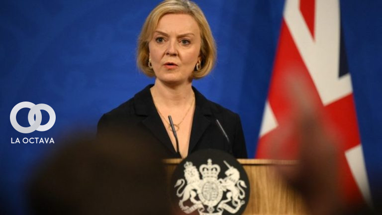 Lizz Truss, primera ministra de Reino Unido presenta su dimisión.