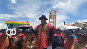 Los Ponchos Rojos se vieron molestos ante la inasistencia del Presidente. Foto. Captura Video