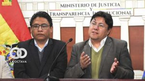Ministro de Justicia, Iván Lima, y el renunciante presidente del Consejo de la Magistratura, Marvin Molina, en una conferencia de prensa