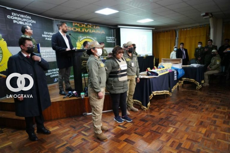 Ministerio de Gobierno presenta a autora del rapto del bebé Alex. Foto. Ministerio de Gobierno