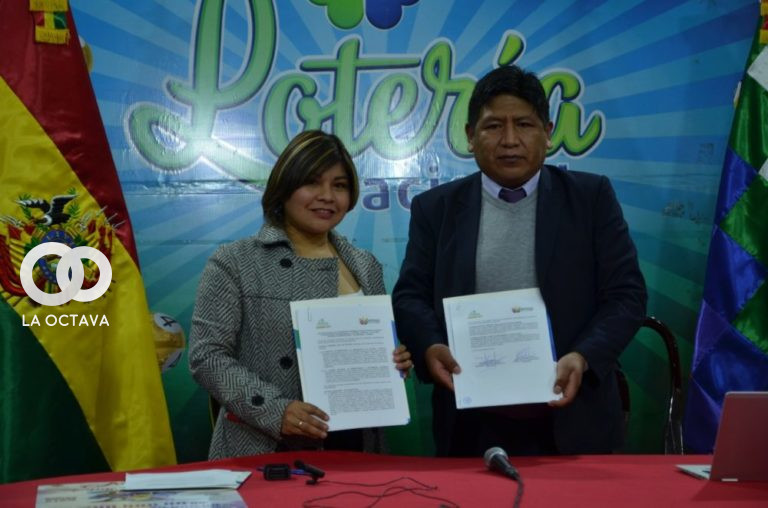 Luis Fernando Atanacio, Director General del SEPADAVI, y, María Nélida Acuña, Directora General de LONABOL