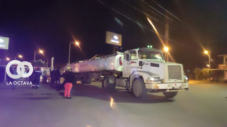 YPFB logra la distribución de sisternas con combustible.