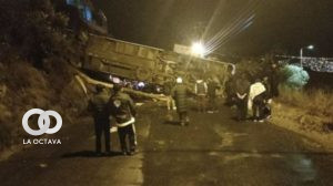 Accidente de tránsito en la autopista que une a El Alto. Foto. ANF