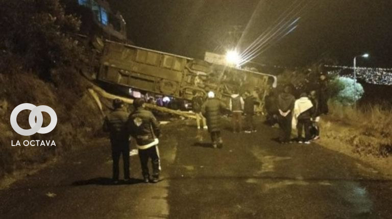 Accidente de tránsito en la autopista que une a El Alto. Foto. ANF