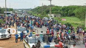 Caminos bloqueados ponen en riesgo los productos alimenticios.
