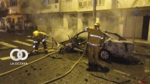 Dos coches bomba estallan de manera simultanea en Ecuador.