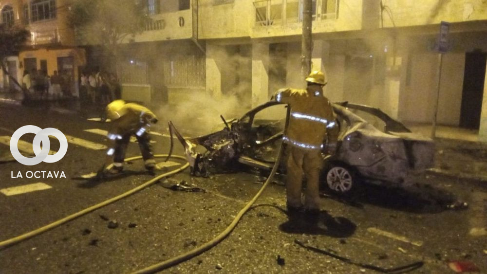 Dos coches bomba estallan de manera simultanea en Ecuador.
