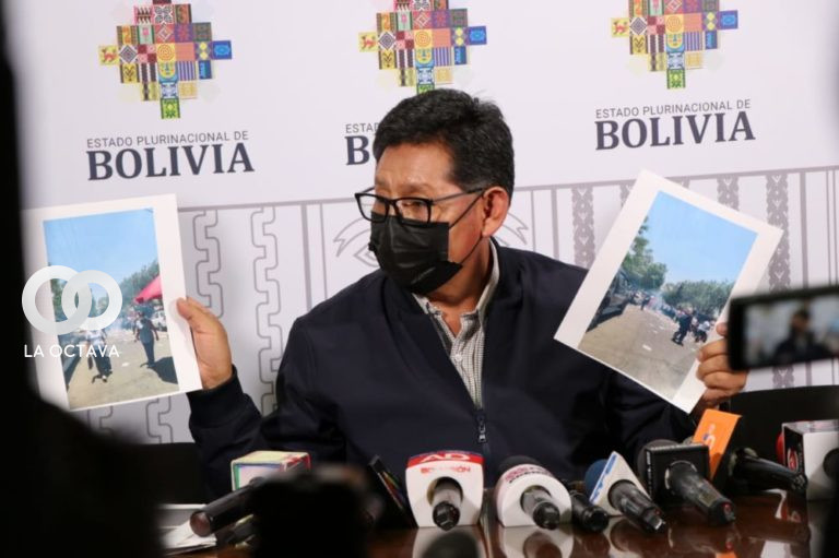 Edgar Chambi, Ministro de Educación garantiza la entrega de diplomas de bachiller.