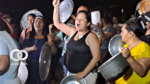 Imagen referencial sobre un cacerolazo de mujeres en Santa Cruz.