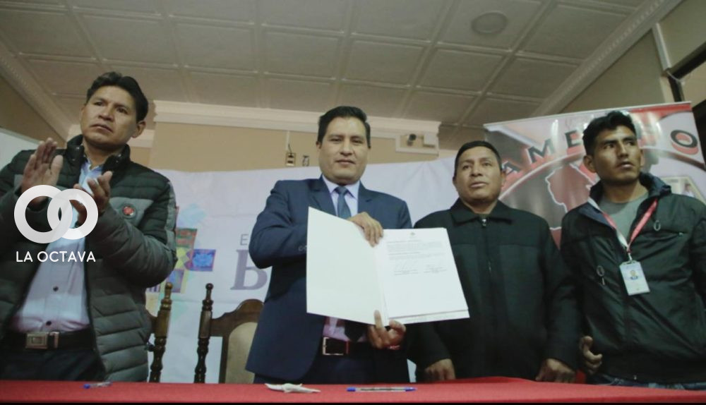Jeyson Auza, Ministro de Salud y Deportes, se compromete con personal médico gratuito en municipios de Potosí.