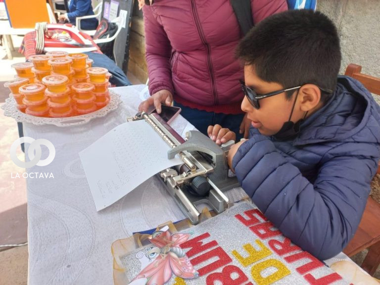 Estudiantes con discapacidad visual del Centro de Educación Especial “María Antonieta Suárez”