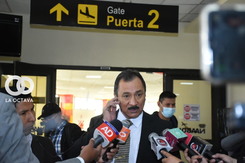 Vicente Cuéllar, miembro del comité interinstitucional de Santa Cruz, llega a La Paz.