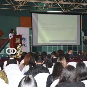 100 estudiantes de la Universidad De Aquino Bolivia (UDABOL)