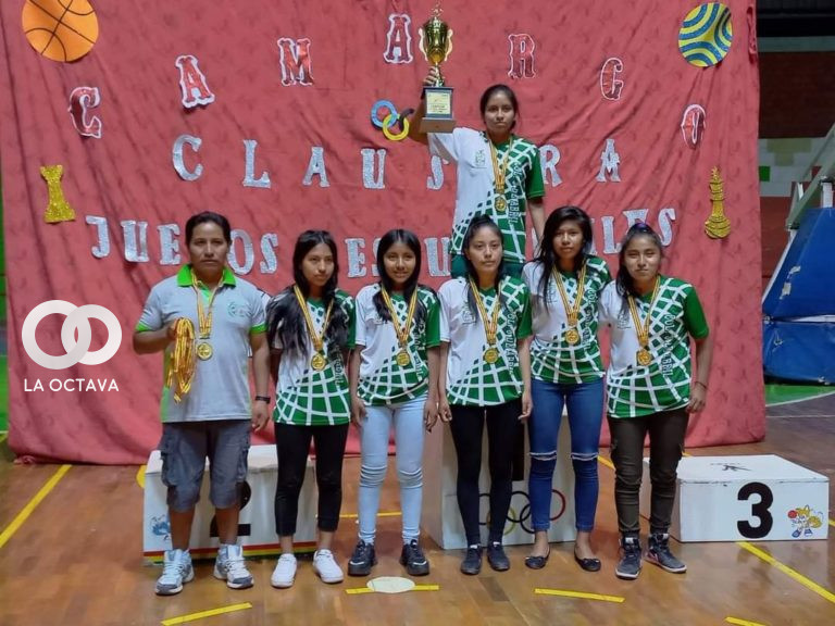 Delegación de estudiantes que representarán a Bolivia en los XXVI Juegos Sudamericanos Escolares