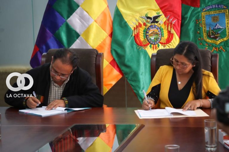 Eva Copa, Alcaldesa de El Alto, y, Carmelo Valda, Viceministro de Agua Potable y Saneamiento Básico.