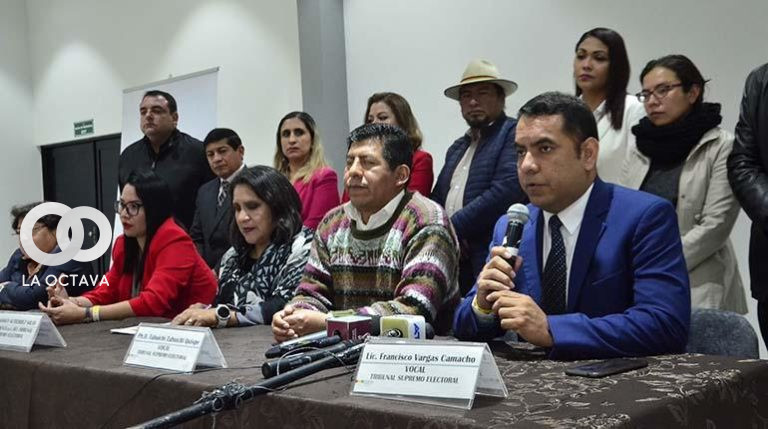 Autoridades del Tribunal Supremo Electoral, en conferencia de prensa.