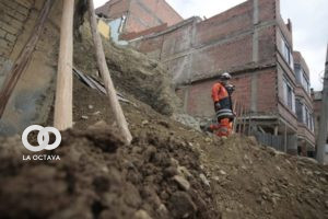 Casas con construccion ilegal en la ciudad de La Paz.