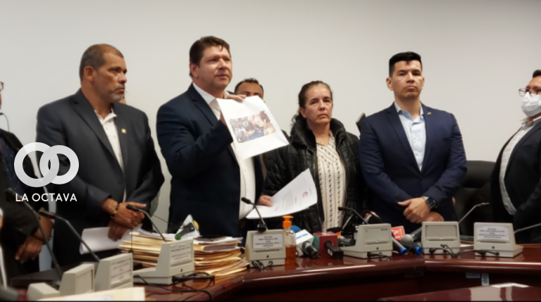 Creemos se divide por jefatura de bancada.