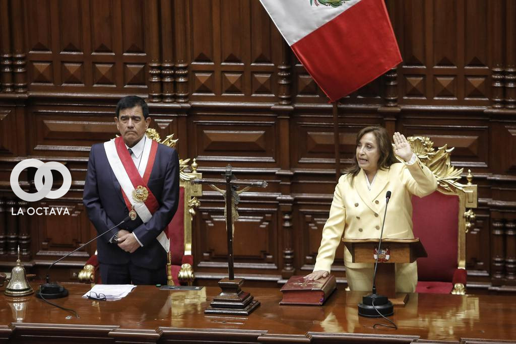 Dina Boluarte, jura como nueva presidenta de Perú