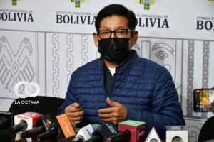 Edgar Pary, Ministro de Educación, lamenta la muerte de 7 personas por caida del tinglado de una Unidad Educativa.