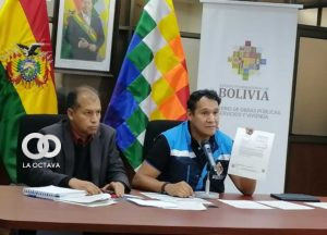 El director ejecutivo de la ATT, Néstor Ríos, en conferencia de prensa. Foto. ERBOL