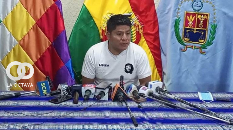 El senador Leonardo Loza en conferencia de prensa, ayer. Foto. Los Tiempos