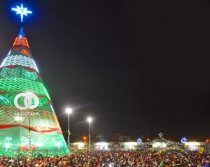 Eva Copa, da inicio a las fiestas navideñas en la urbe alteña.