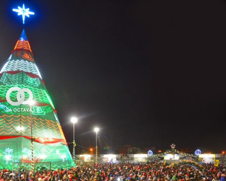 Eva Copa, da inicio a las fiestas navideñas en la urbe alteña.